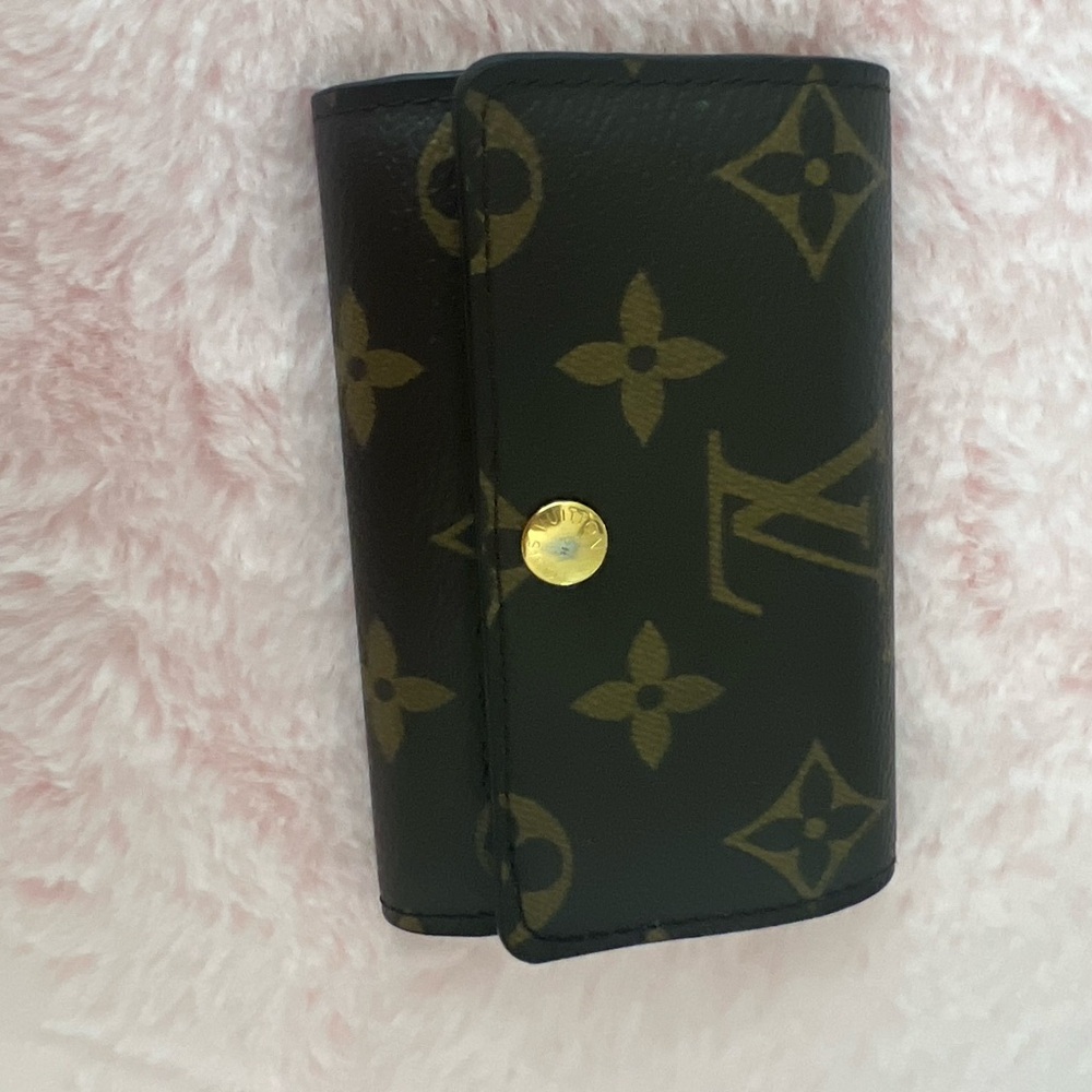 Louis Vuitton 6 ring key holder
